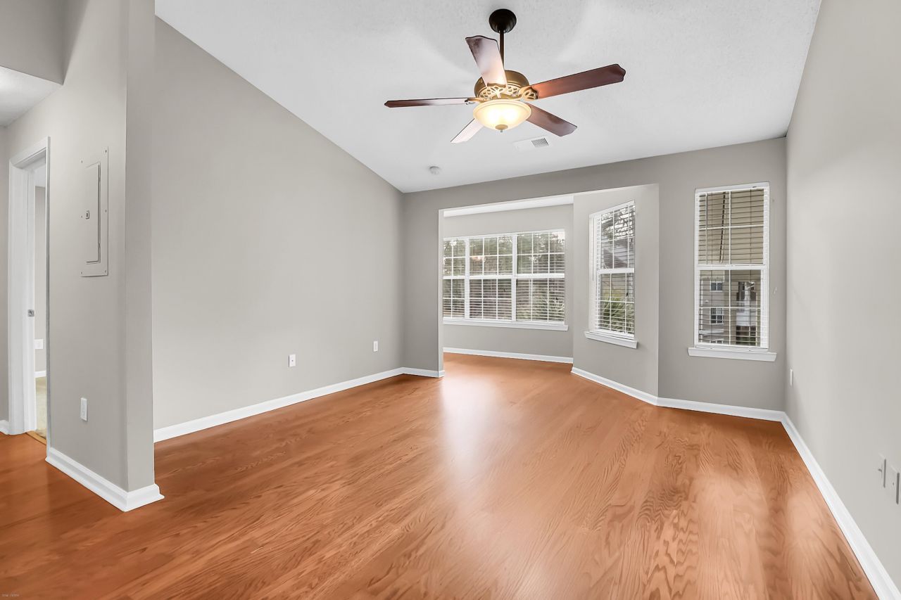 188 Midland Parkway Photo 4