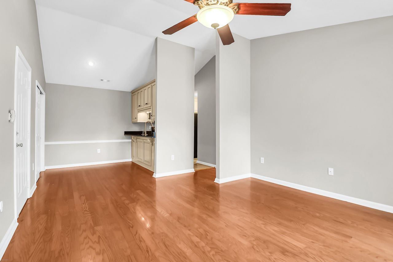 188 Midland Parkway Photo 5