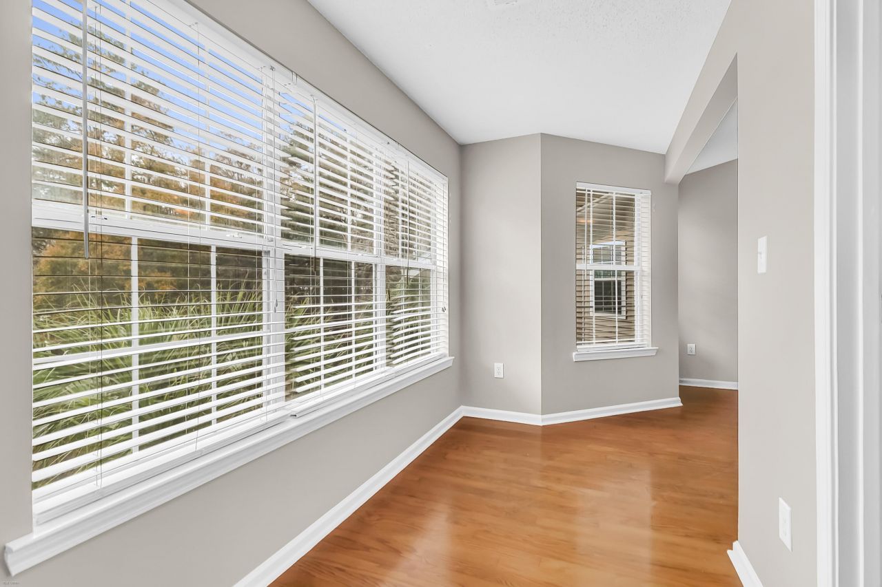 188 Midland Parkway Photo 6