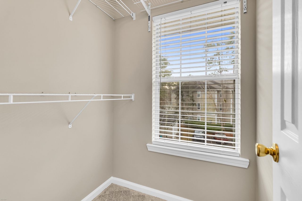 188 Midland Parkway Photo 9