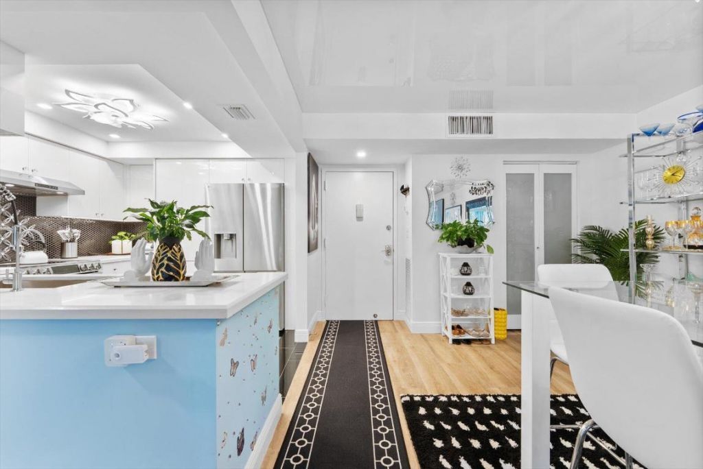 1160 N Federal Highway, Unit 221, Fort Lauderdale, FL 33304 Photo