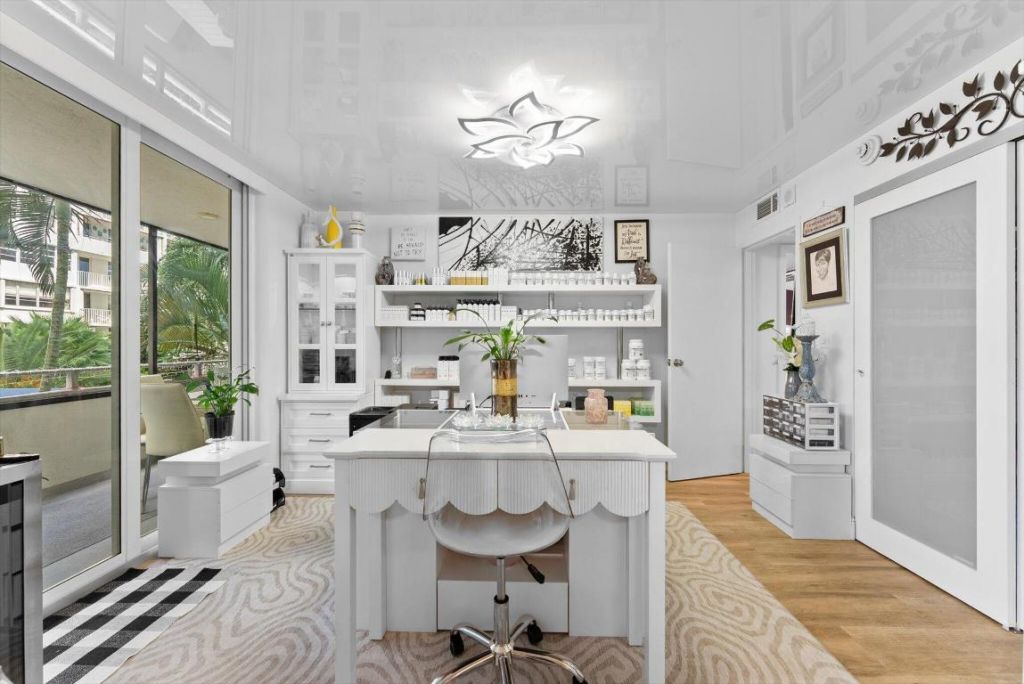 1160 N Federal Highway, Unit 221, Fort Lauderdale, FL 33304 Photo