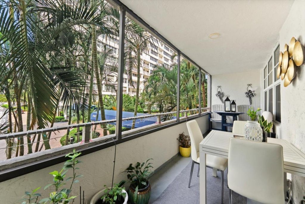 1160 N Federal Highway, Unit 221, Fort Lauderdale, FL 33304 Photo