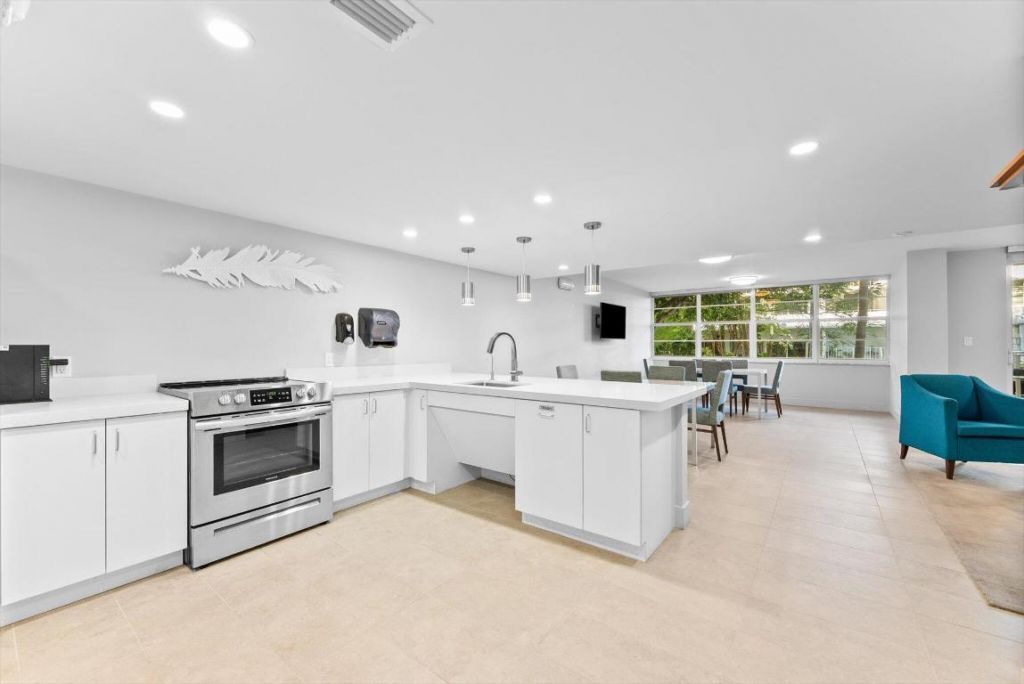 1160 N Federal Highway, Unit 221, Fort Lauderdale, FL 33304 Photo