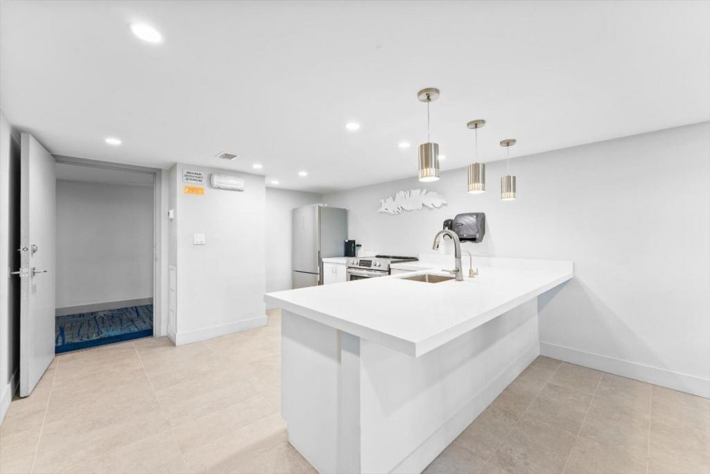 1160 N Federal Highway, Unit 221, Fort Lauderdale, FL 33304 Photo