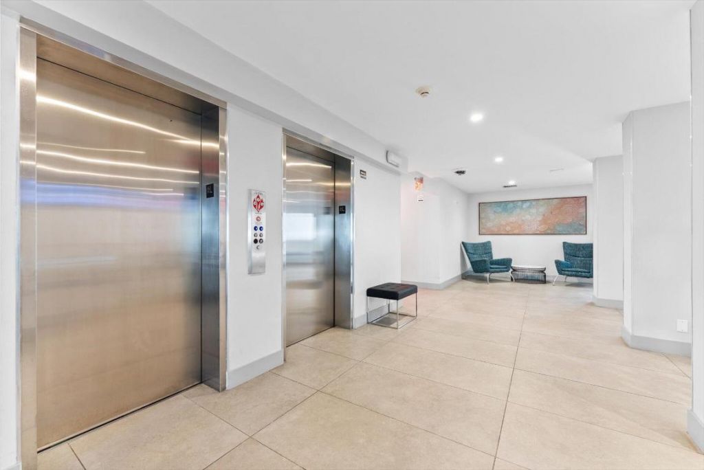 1160 N Federal Highway, Unit 221, Fort Lauderdale, FL 33304 Photo