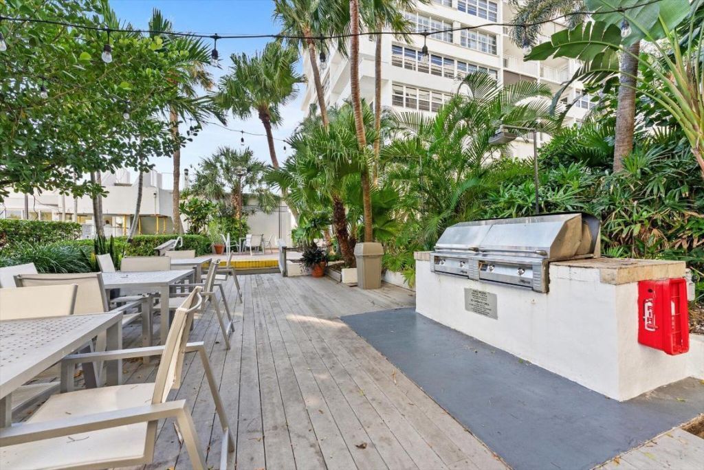 1160 N Federal Highway, Unit 221, Fort Lauderdale, FL 33304 Photo