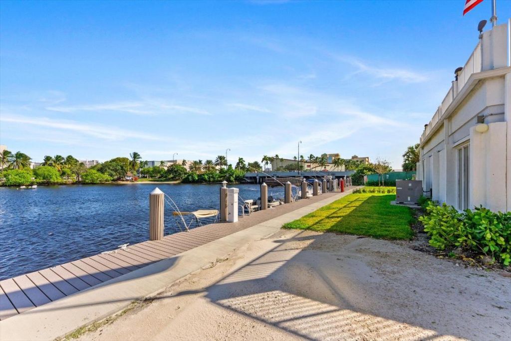 1160 N Federal Highway, Unit 221, Fort Lauderdale, FL 33304 Photo