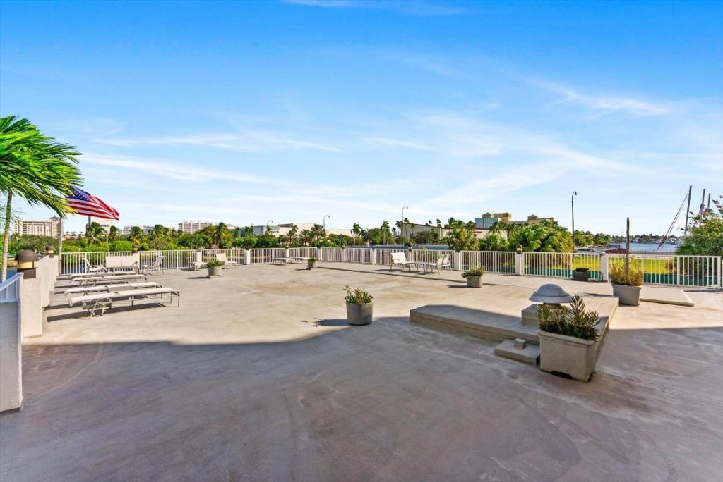 1160 N Federal Highway, Unit 221, Fort Lauderdale, FL 33304 Photo