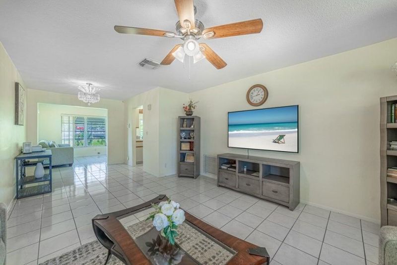 135 NW 14th Street, Boynton Beach, FL 33426 Photo