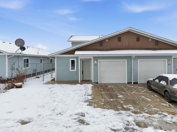 402 E I St, Deer Park, WA 99006