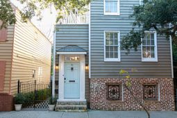 87 America Street photo 4