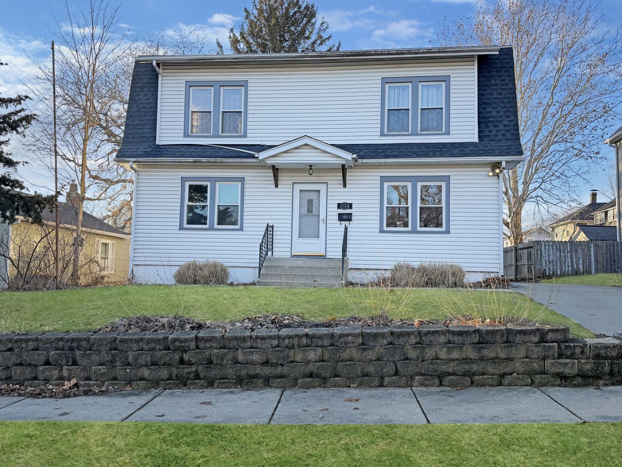 1614 S Carroll Avenue, Freeport, IL 61032 Main Photo