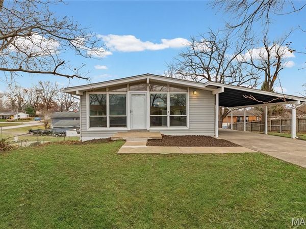 6 Mound Drive, St Peters, MO 63376