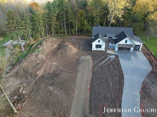 V/L 2124 Engleside SE, Grand Rapids, MI 49546