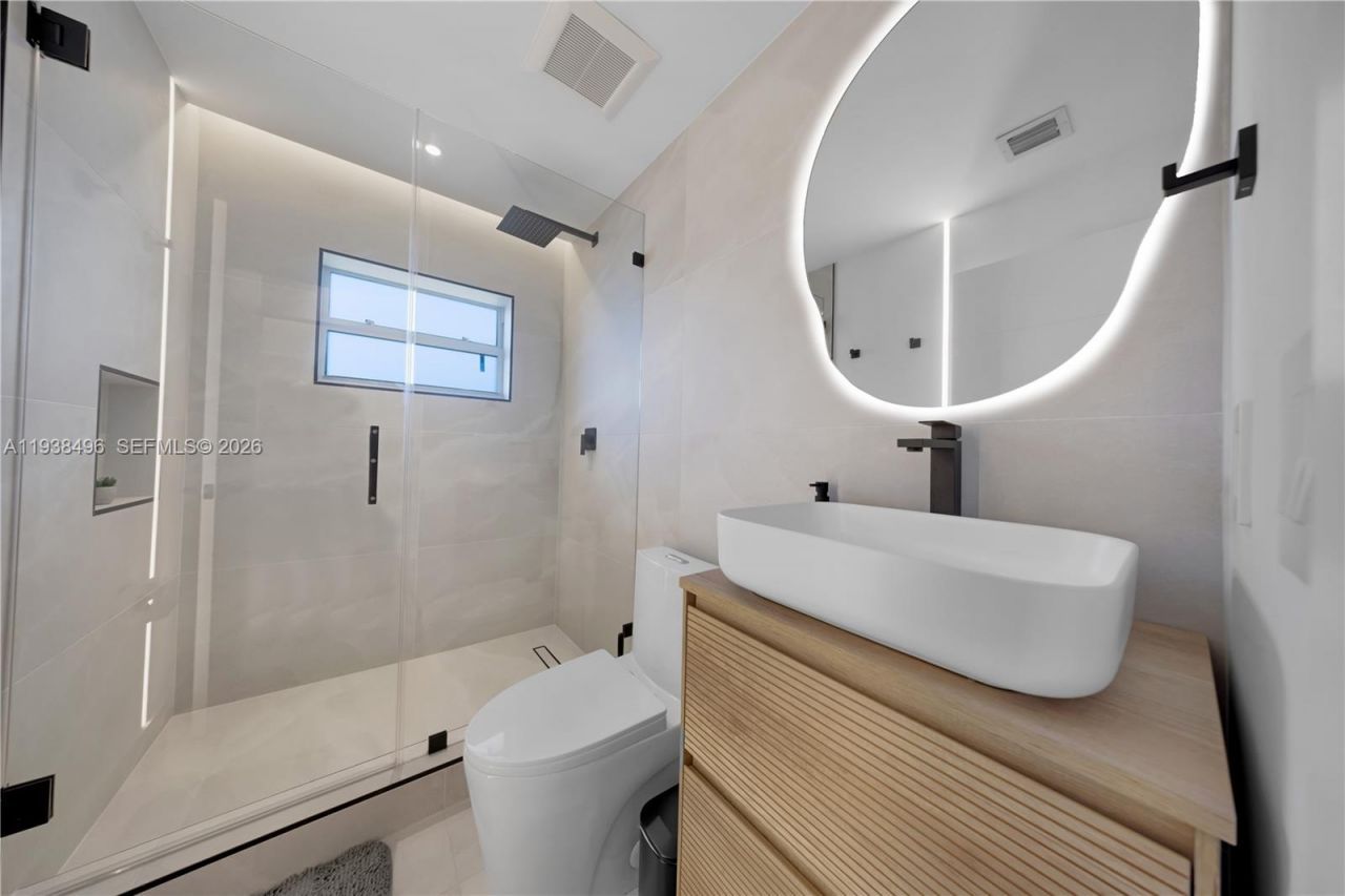 166 NW 41st St, Miami, FL 33127 Photo