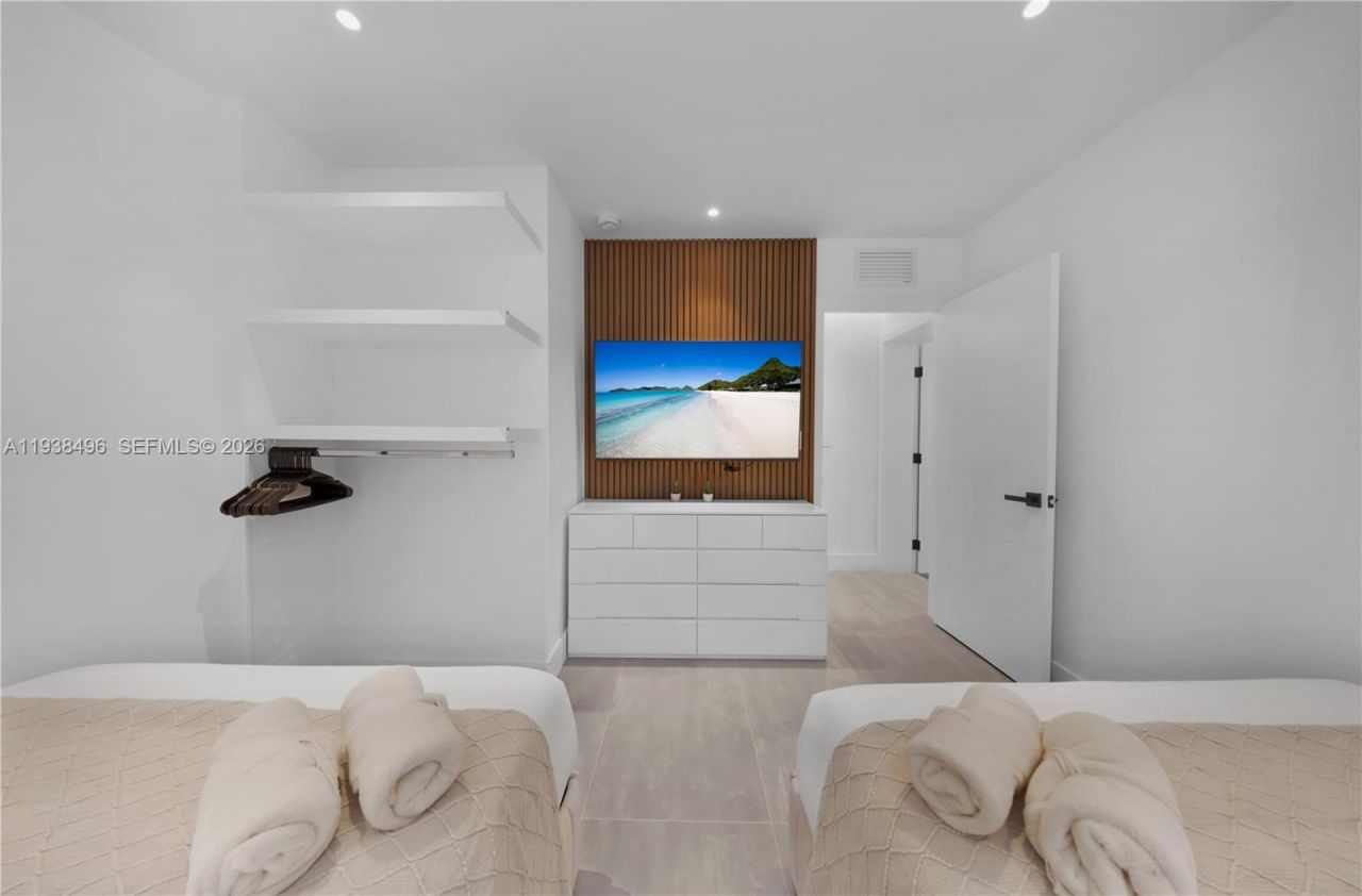 166 NW 41st St, Miami, FL 33127 Photo