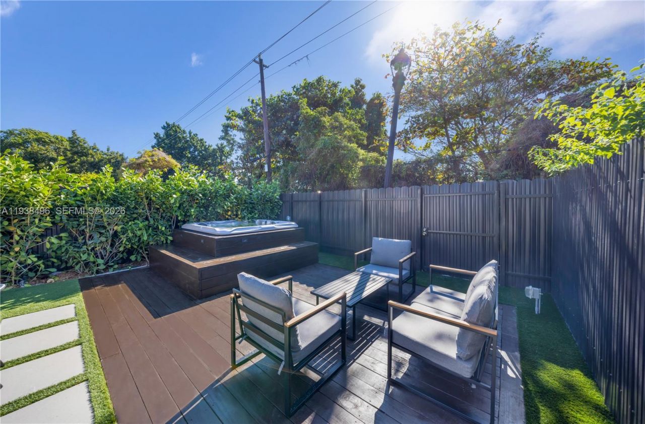 166 NW 41st St, Miami, FL 33127 Photo