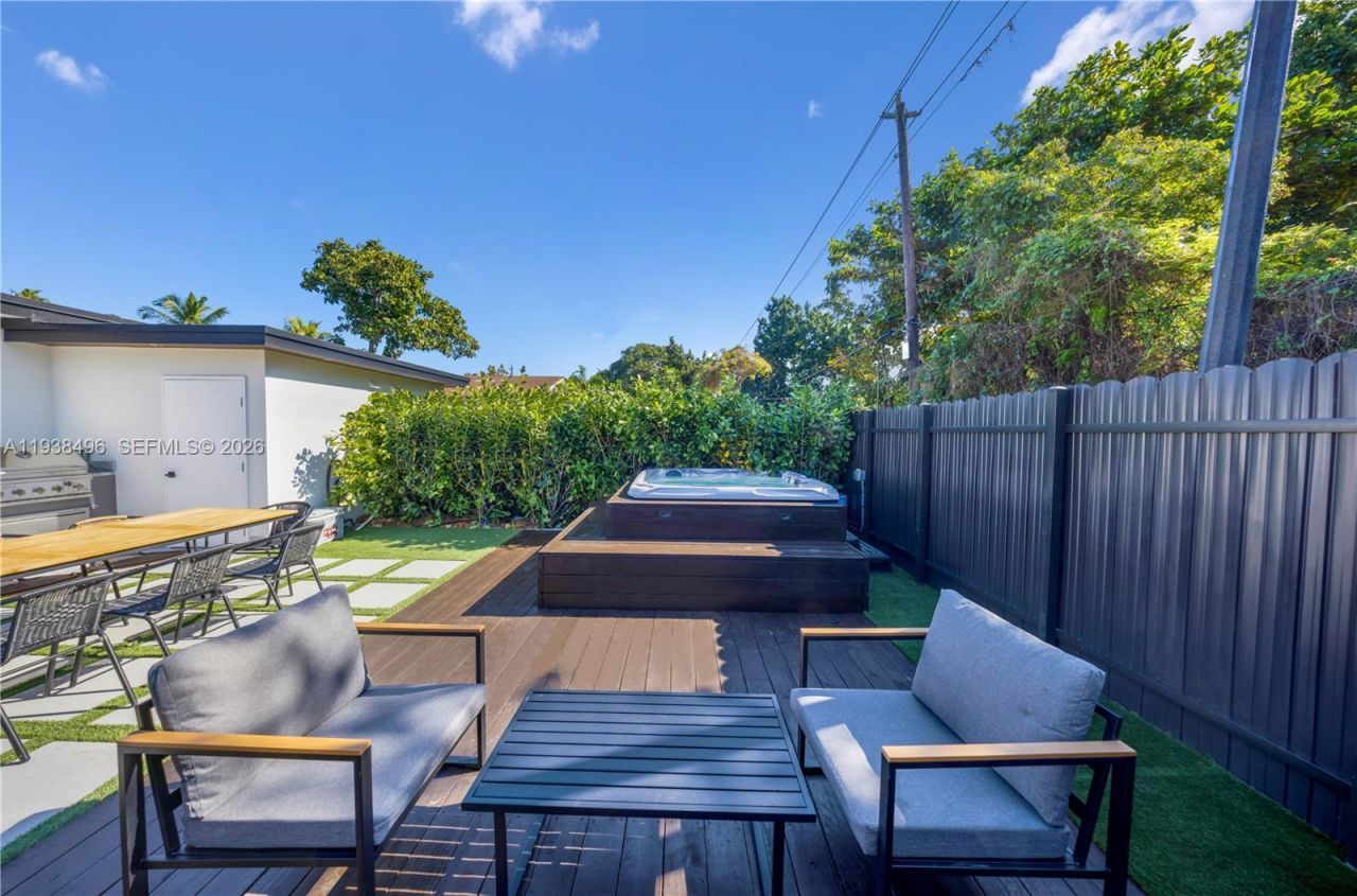 166 NW 41st St, Miami, FL 33127 Photo