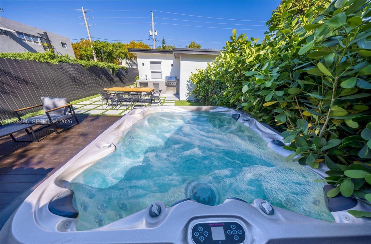 166 NW 41st St, Miami, FL 33127 Photo