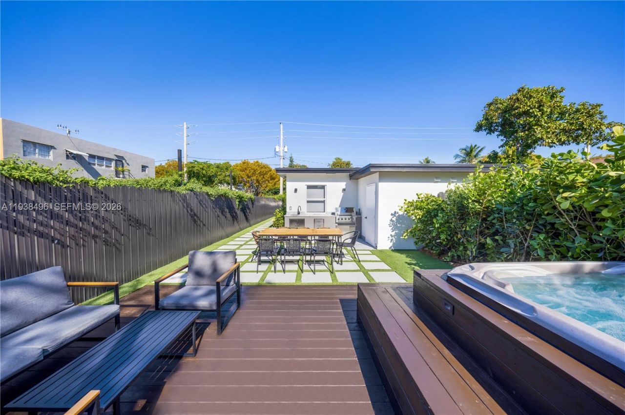 166 NW 41st St, Miami, FL 33127 Photo