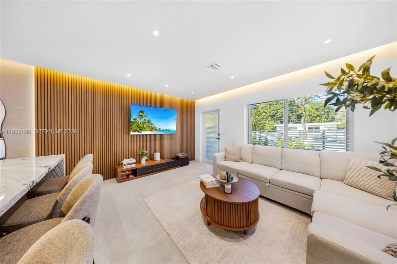 166 NW 41st St, Miami, FL 33127 Photo