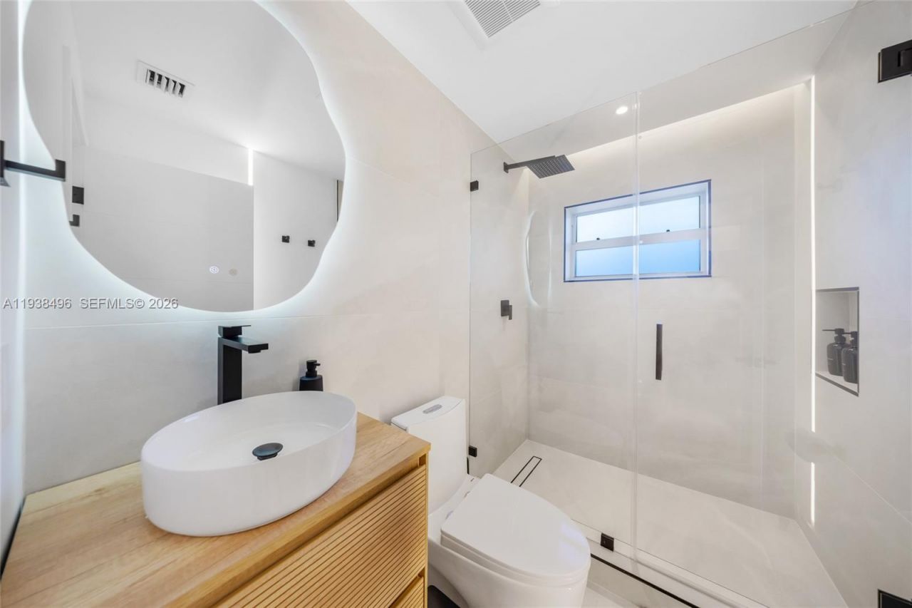 166 NW 41st St, Miami, FL 33127 Photo