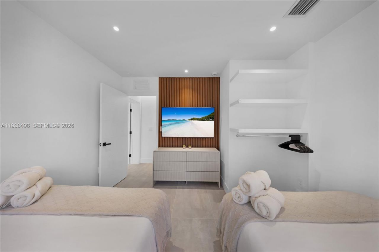 166 NW 41st St, Miami, FL 33127 Photo