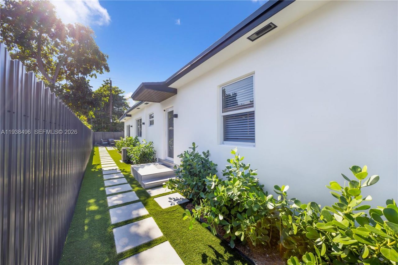 166 NW 41st St, Miami, FL 33127 Photo