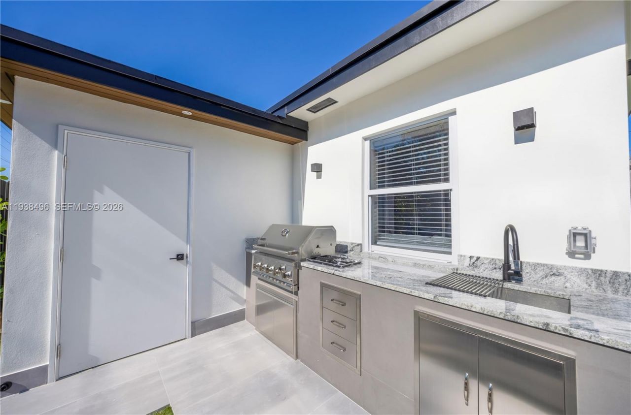 166 NW 41st St, Miami, FL 33127 Photo