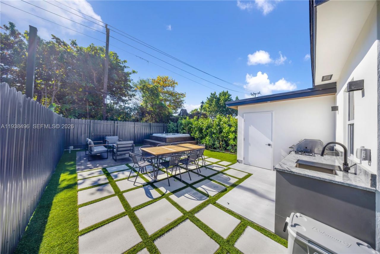 166 NW 41st St, Miami, FL 33127 Photo