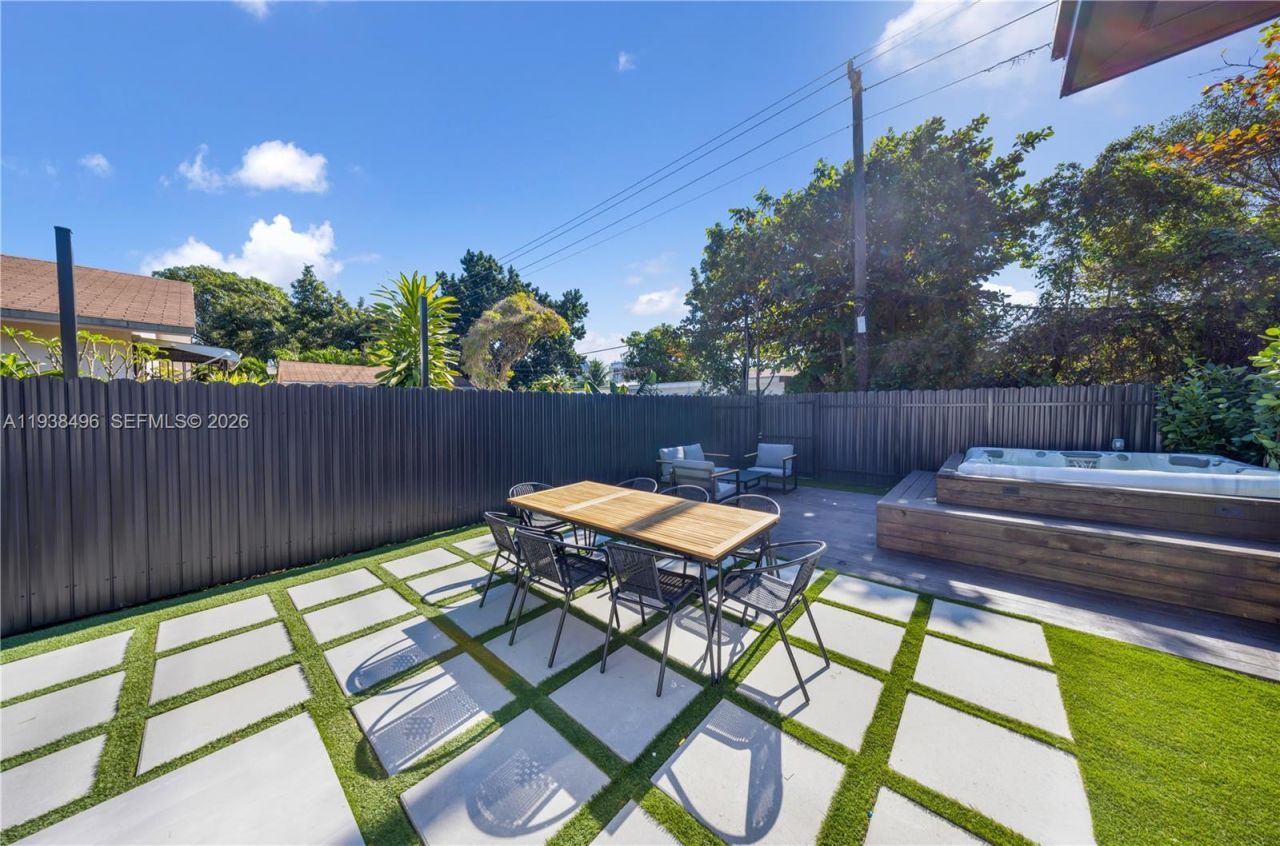 166 NW 41st St, Miami, FL 33127 Photo