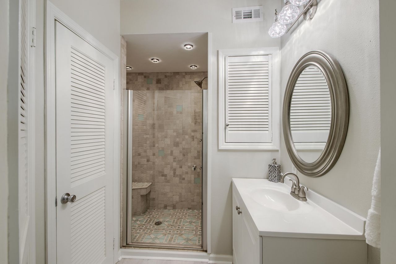 700 Daniel Ellis Drive Photo 29