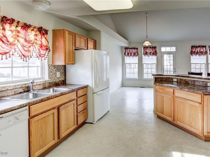 6308 Richmond Road, Oakwood Village, OH 44146 Photo 10