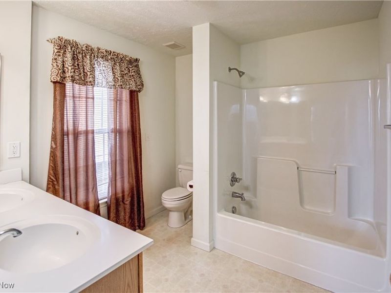 6308 Richmond Road, Oakwood Village, OH 44146 Photo 24