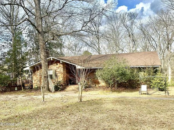 717 NE Lakewood Drive, Brookhaven, MS 39601