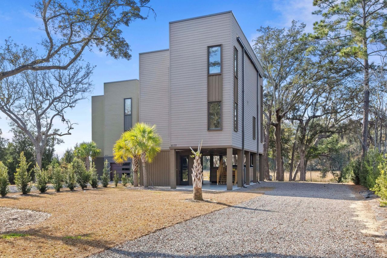 4177 S Rhett Avenue Photo 2