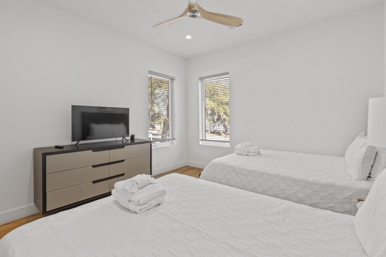 4177 S Rhett Avenue Photo 23