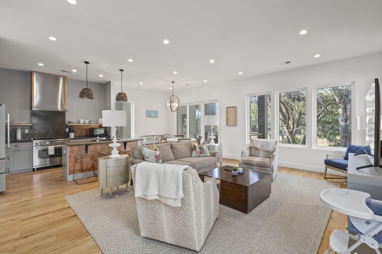 4177 S Rhett Avenue Photo 6