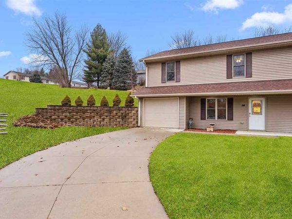 114 Therese Ave, Anamosa, IA 52205