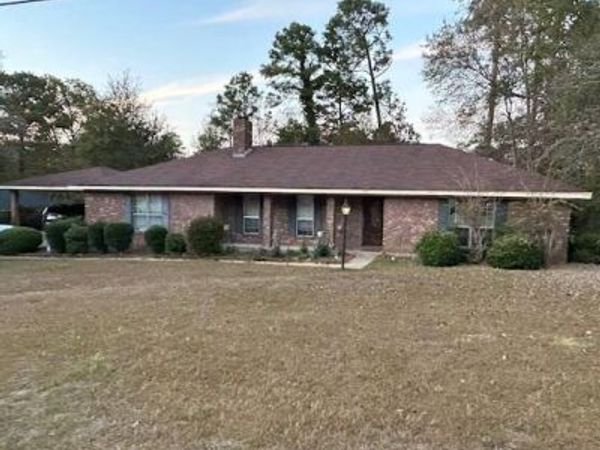 1106 Southeast Cir., Hattiesburg, MS 39402