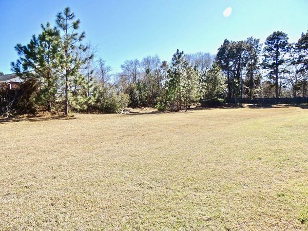 33 W Chanticleer Dr., Hattiesburg, MS 39402
