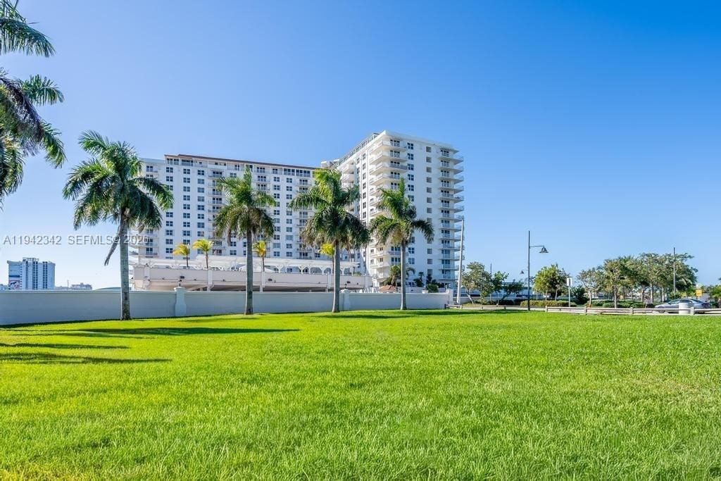 1 Las Olas Circle, Unit 306, Fort Lauderdale, FL 33316 Photo