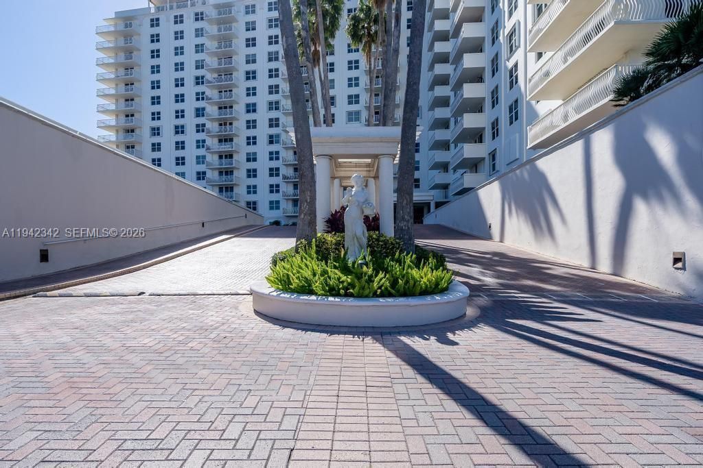 1 Las Olas Circle, Unit 306, Fort Lauderdale, FL 33316 Photo
