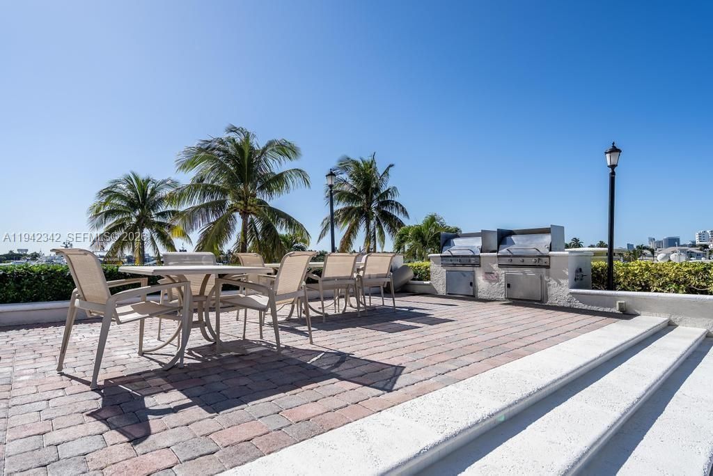 1 Las Olas Circle, Unit 306, Fort Lauderdale, FL 33316 Photo