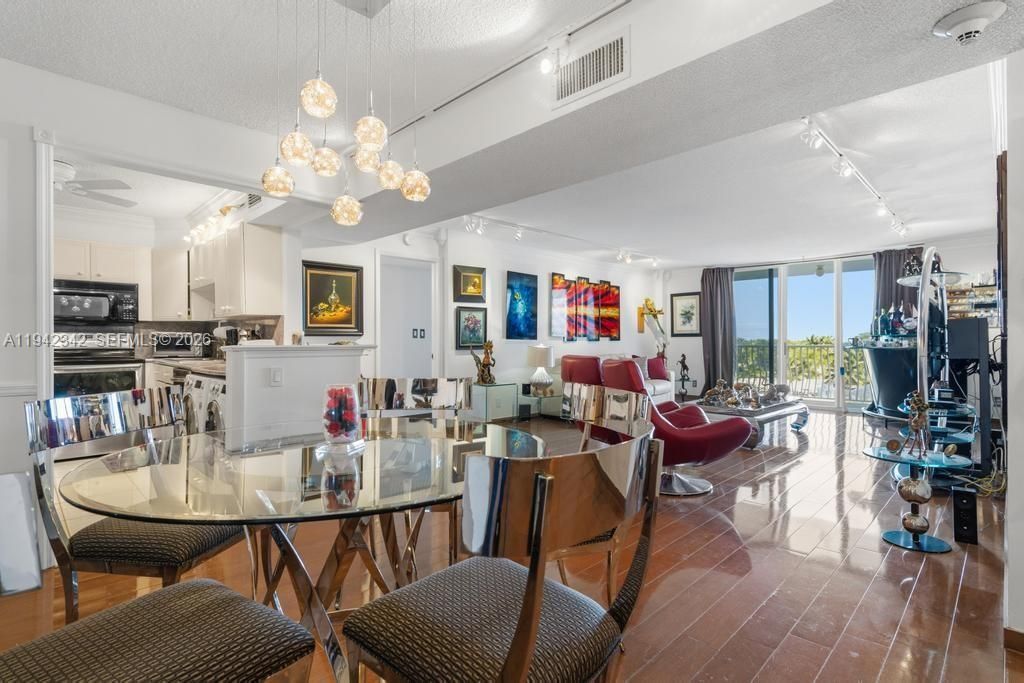 1 Las Olas Circle, Unit 306, Fort Lauderdale, FL 33316 Photo