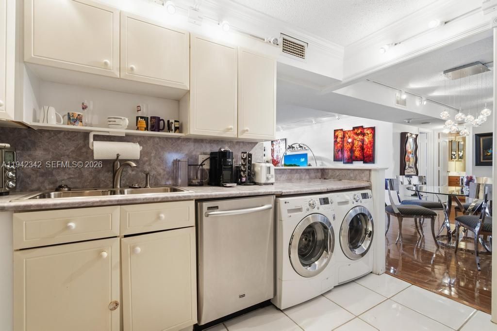 1 Las Olas Circle, Unit 306, Fort Lauderdale, FL 33316 Photo