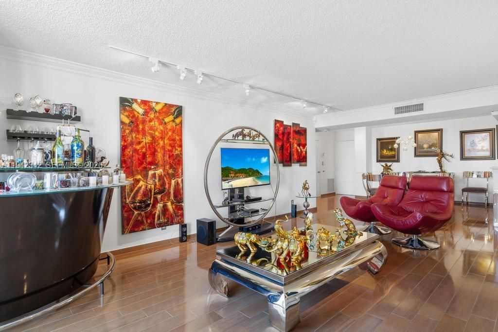 1 Las Olas Circle, Unit 306, Fort Lauderdale, FL 33316 Photo