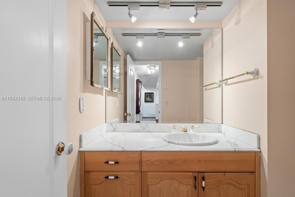 1 Las Olas Circle, Unit 306, Fort Lauderdale, FL 33316 Photo