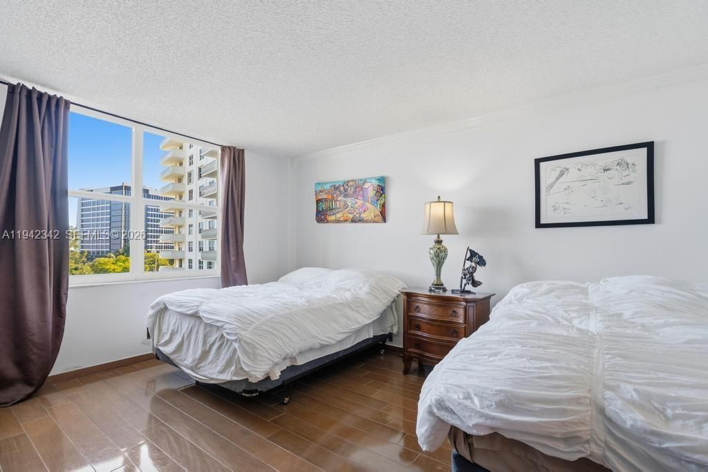 1 Las Olas Circle, Unit 306, Fort Lauderdale, FL 33316 Photo